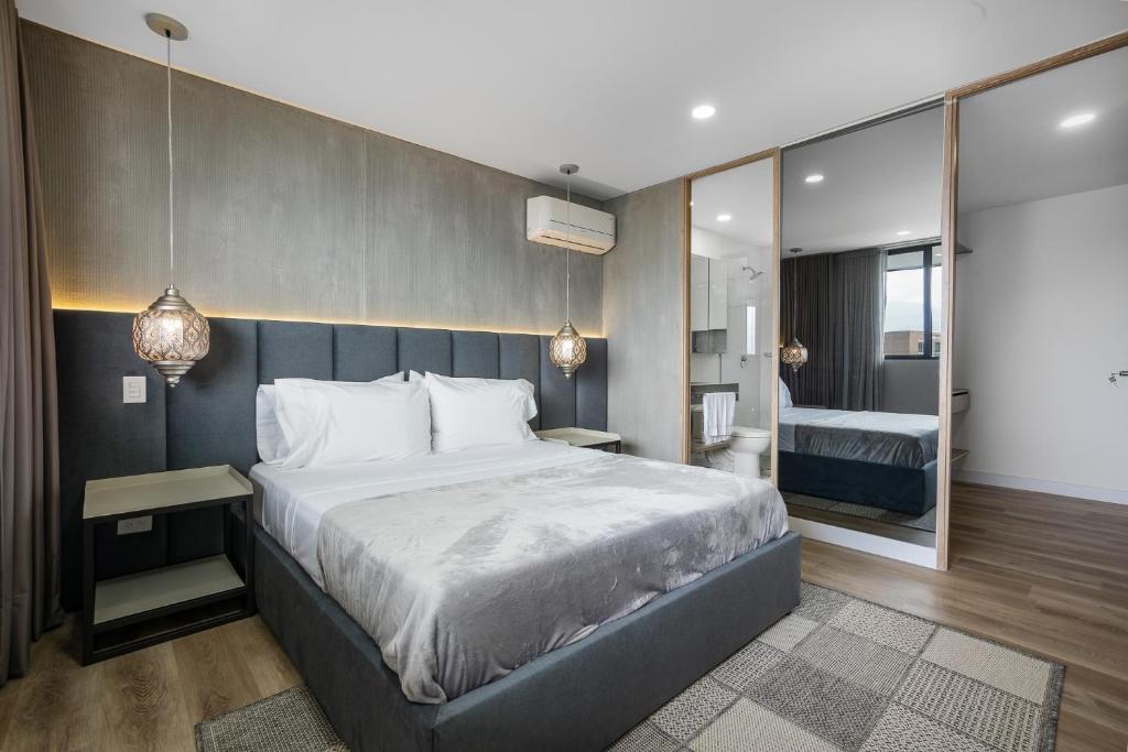 Postel nebo postele na pokoji v ubytování Apartamentos Go Living & Suites by HOUSY HOST