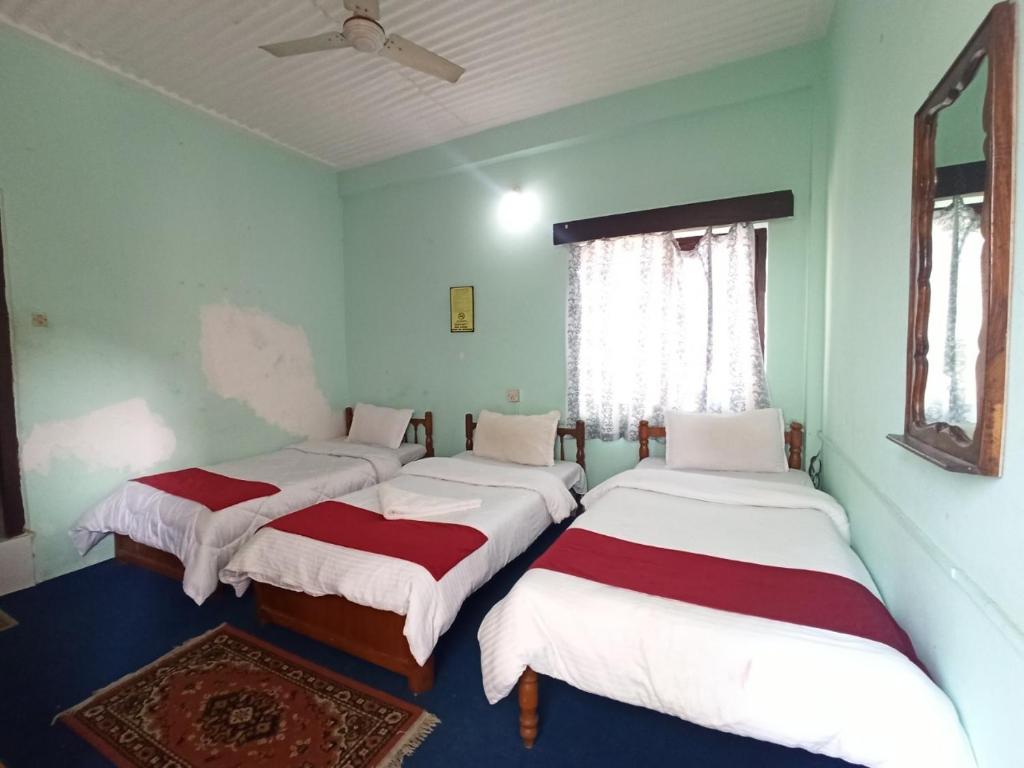 Letto o letti in una camera di Pushpa Guest House