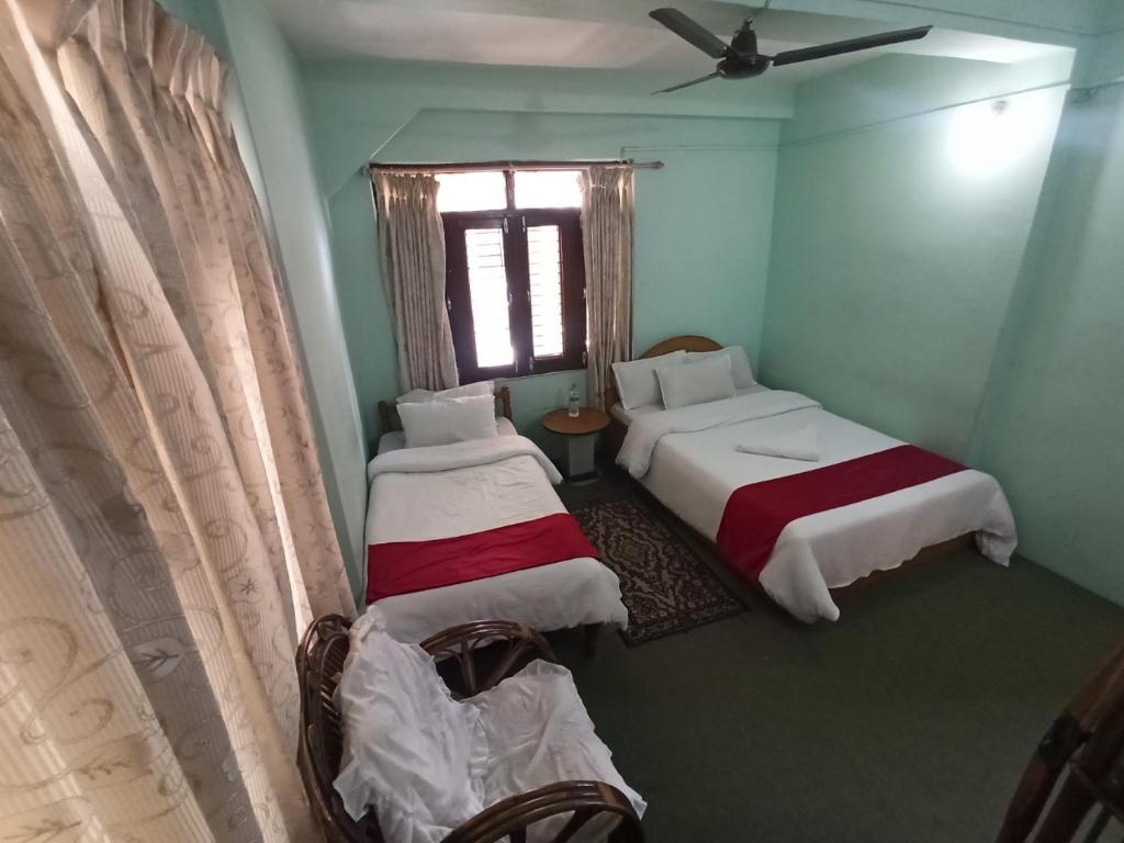 Letto o letti in una camera di Pushpa Guest House