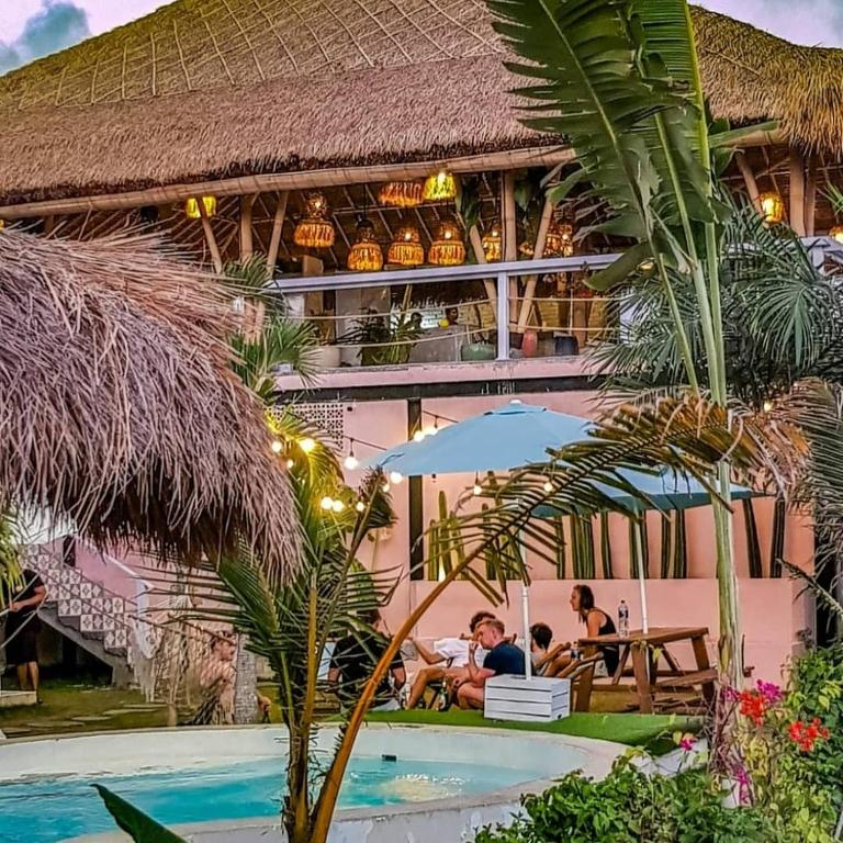 Bazén v ubytování Clandestino Hostel Canggu nebo v jeho okolí