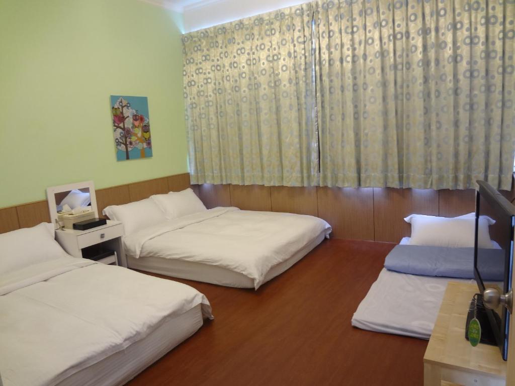 En eller flere senger på et rom på Wo Xing Wo Su