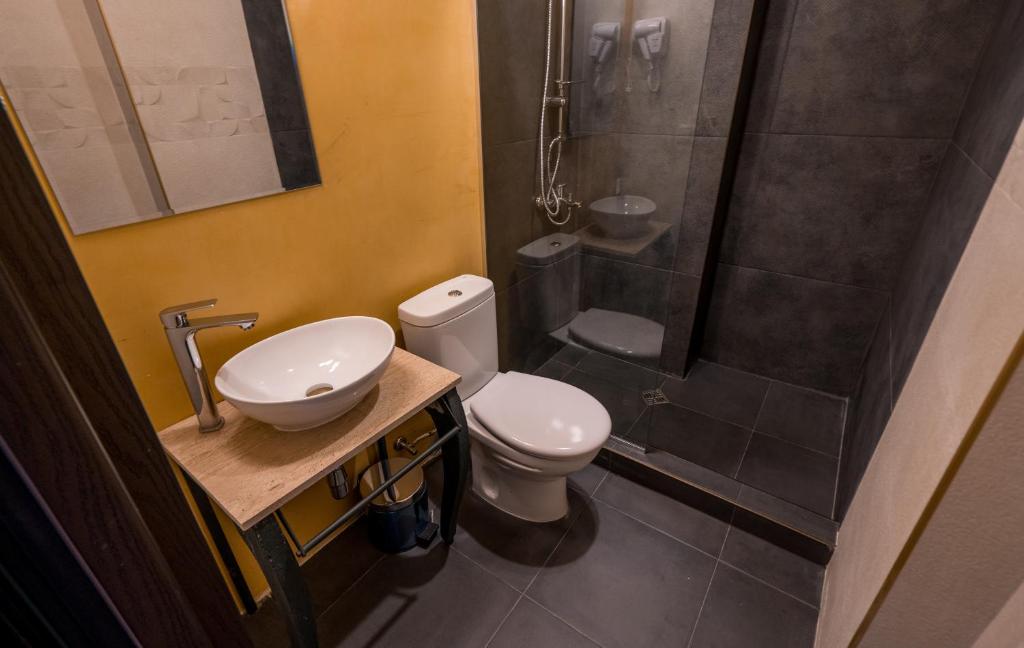 Koupelna v ubytování Boutique Kosher Hotel Tourfa