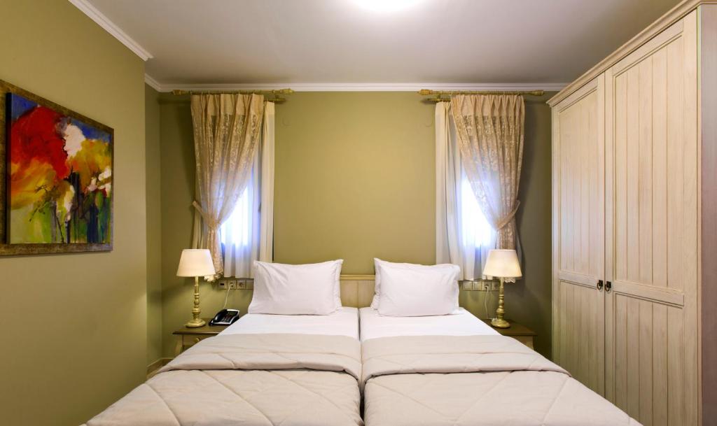 Ionia Suites - Deluxe Double O Twin Studio