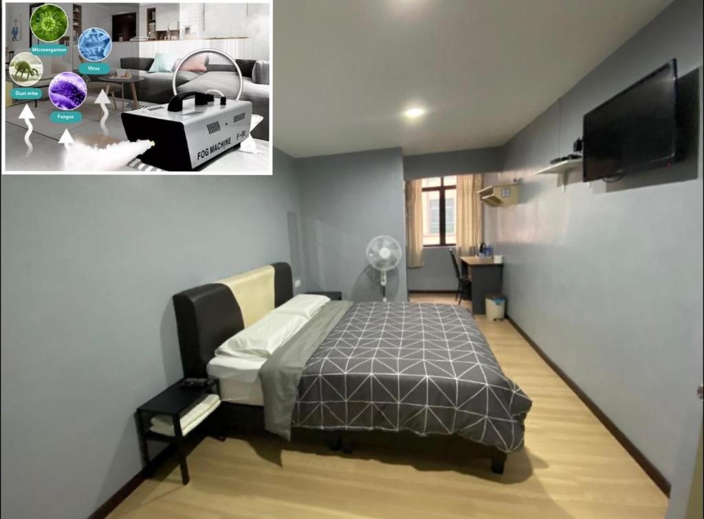 Schlafzimmer mit einem Bett und einem Flachbild-TV in der Unterkunft OU INN Cameron Highlands ,Ferm Nyonya Restaurant in Tanah Rata