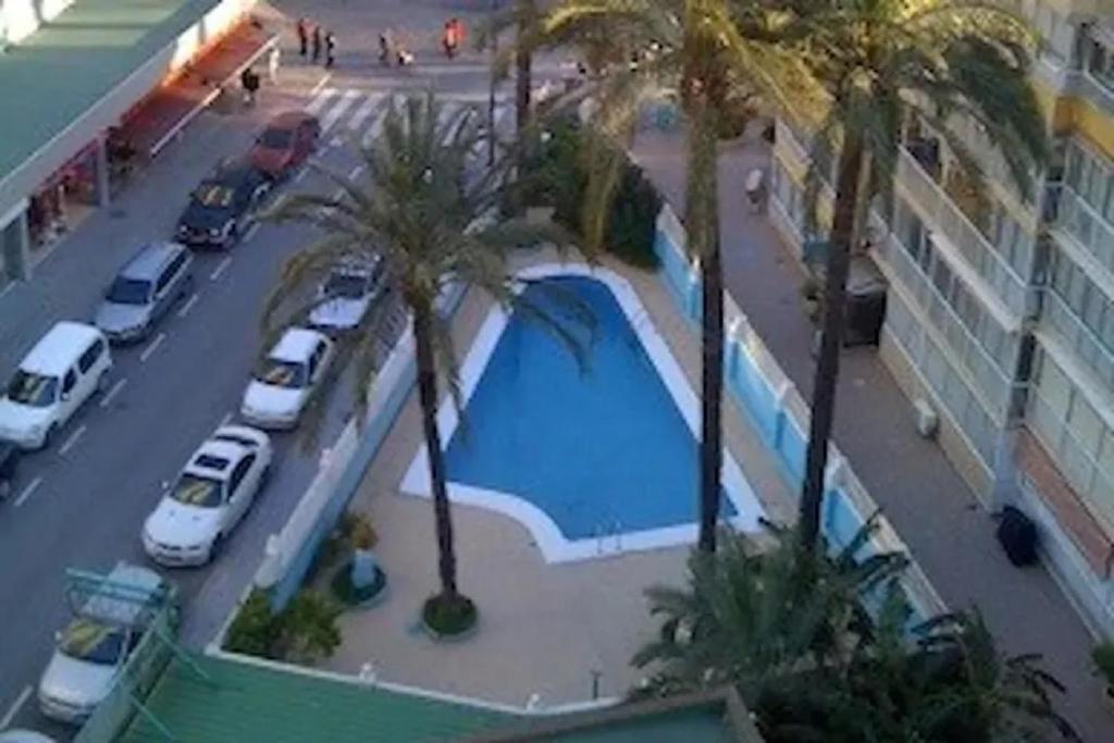 Bazén v ubytování BENIDORM ROCAS ONE, un oasis a 100 metros del mar nebo v jeho okolí