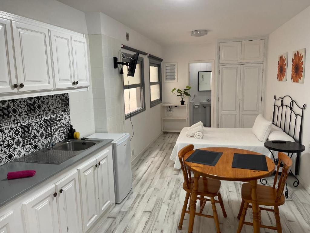 A kitchen or kitchenette at Casa Mora