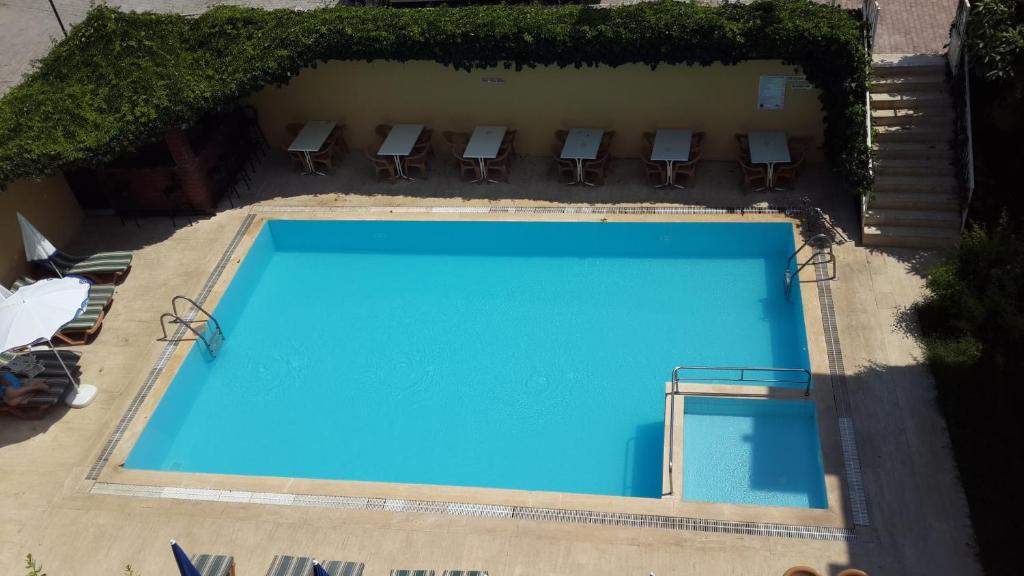 Bazén v ubytování Caner Hotel nebo v jeho okolí