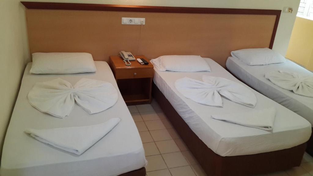 Postel nebo postele na pokoji v ubytování Caner Hotel