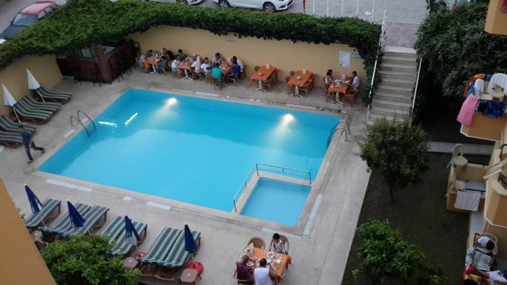 Bazén v ubytování Caner Hotel nebo v jeho okolí