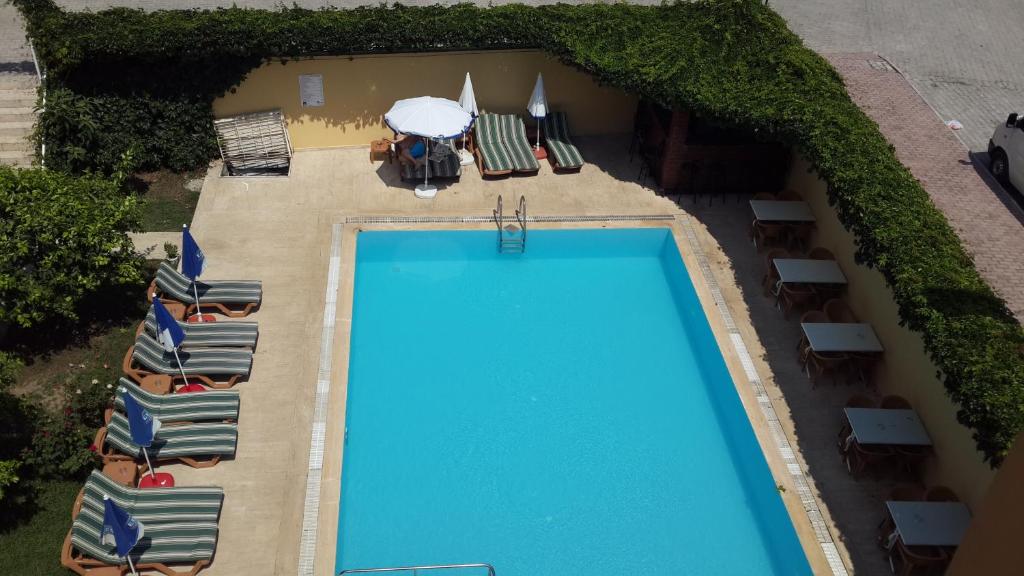 Bazén v ubytování Caner Hotel nebo v jeho okolí