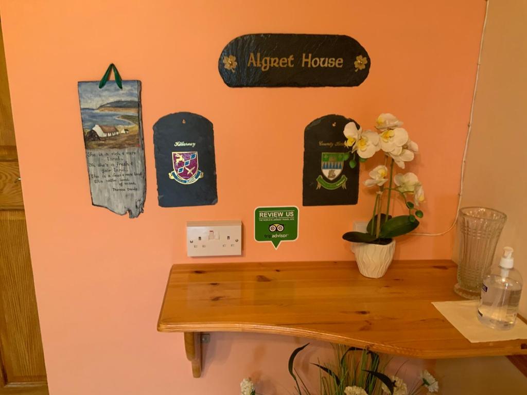 Certifikát, hodnocení, plakát nebo jiný dokument vystavený v ubytování Algret House B&B