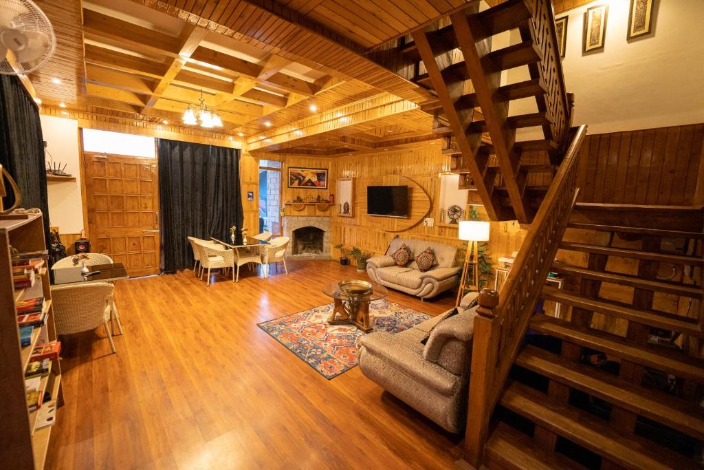 TV a/nebo společenská místnost v ubytování Amarys Boutique Stays Manali