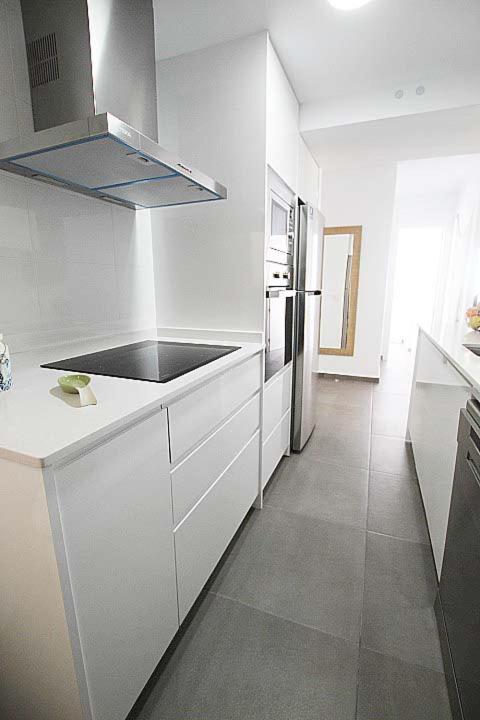 Kuchyň nebo kuchyňský kout v ubytování Apartamento Primera Línea Playa Centro de Guardamar