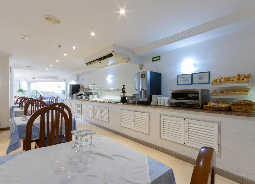 Restaurace v ubytování Apartamentos Pez Azul