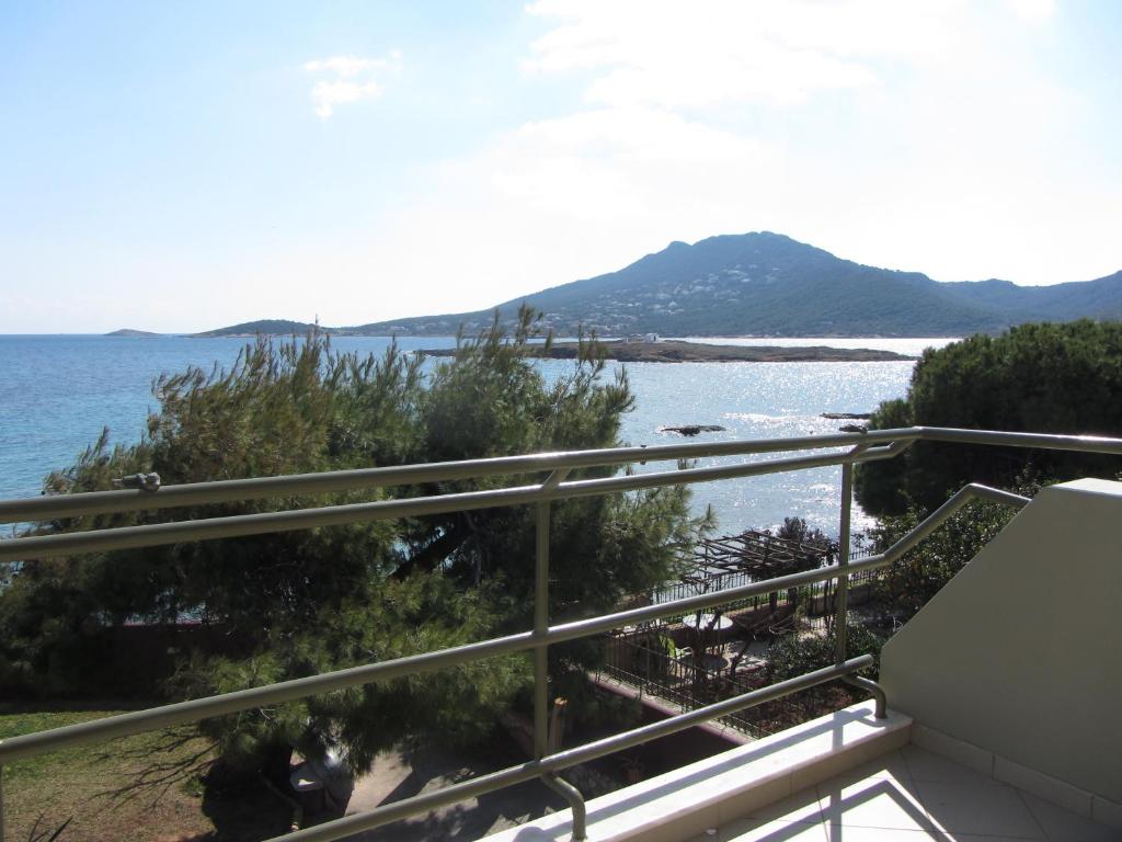 a view of the ocean from the balcony of a house at La casa a mare in Artemida