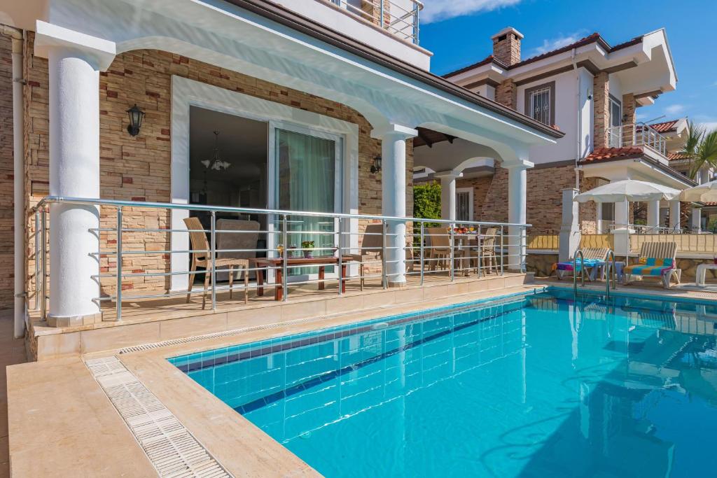 Bazén v ubytování Villa Yasam Park - Luxury 8 Person - Fethiye Calis Beach 90mt nebo v jeho okolí
