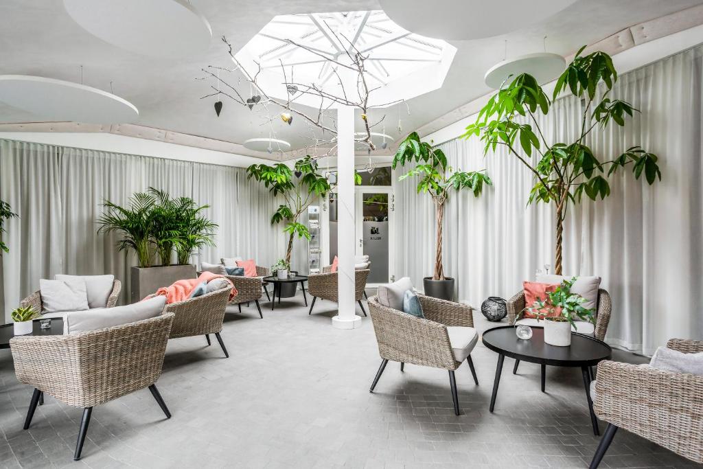 Posezení v ubytování Hotell och Restaurang Hovs Hallar