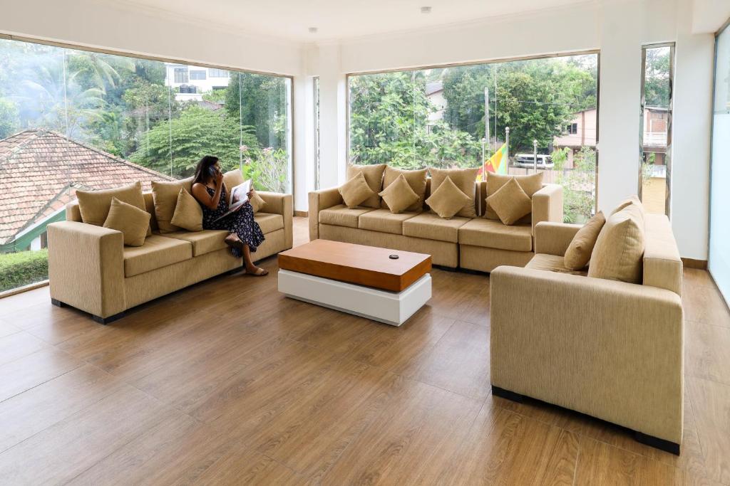 Posezení v ubytování Hotel Ganthera Kandy