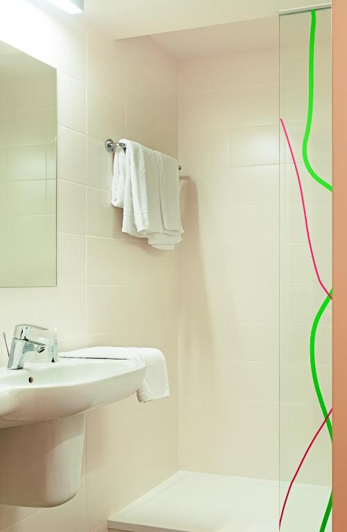 Koupelna v ubytování Hotel Ibis Styles Lleida Torrefarrera