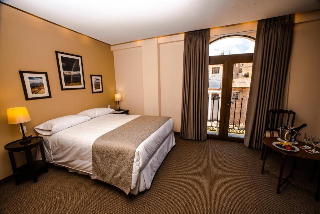 Postel nebo postele na pokoji v ubytování Katari Atojja Puno Hotel