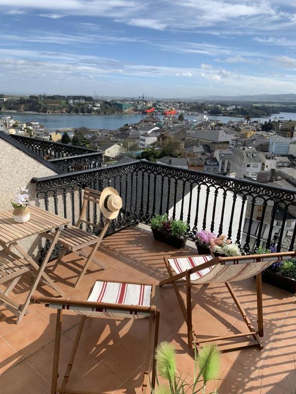 Balkón nebo terasa v ubytování MODERNO PISO CON LA MEJOR TERRAZA DE RIBADEO Y VISTAS MARAVILLOSAS