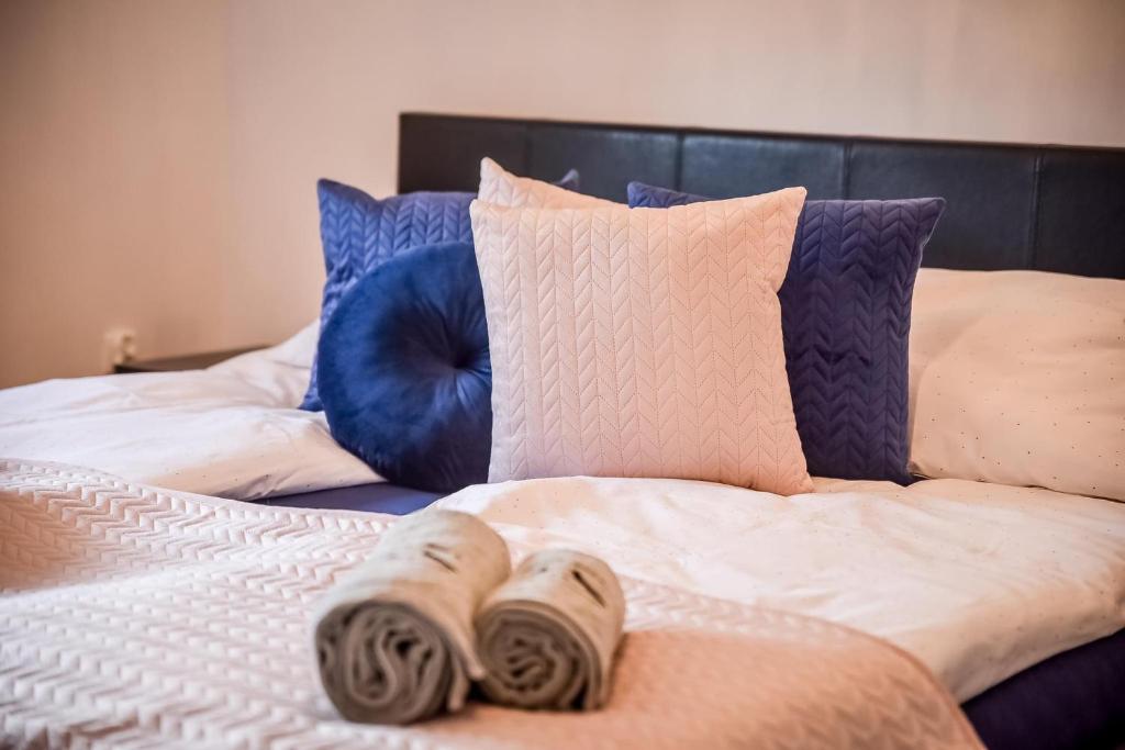 Posteľ alebo postele v izbe v ubytovaní Apartamenty Przystanek Bańska