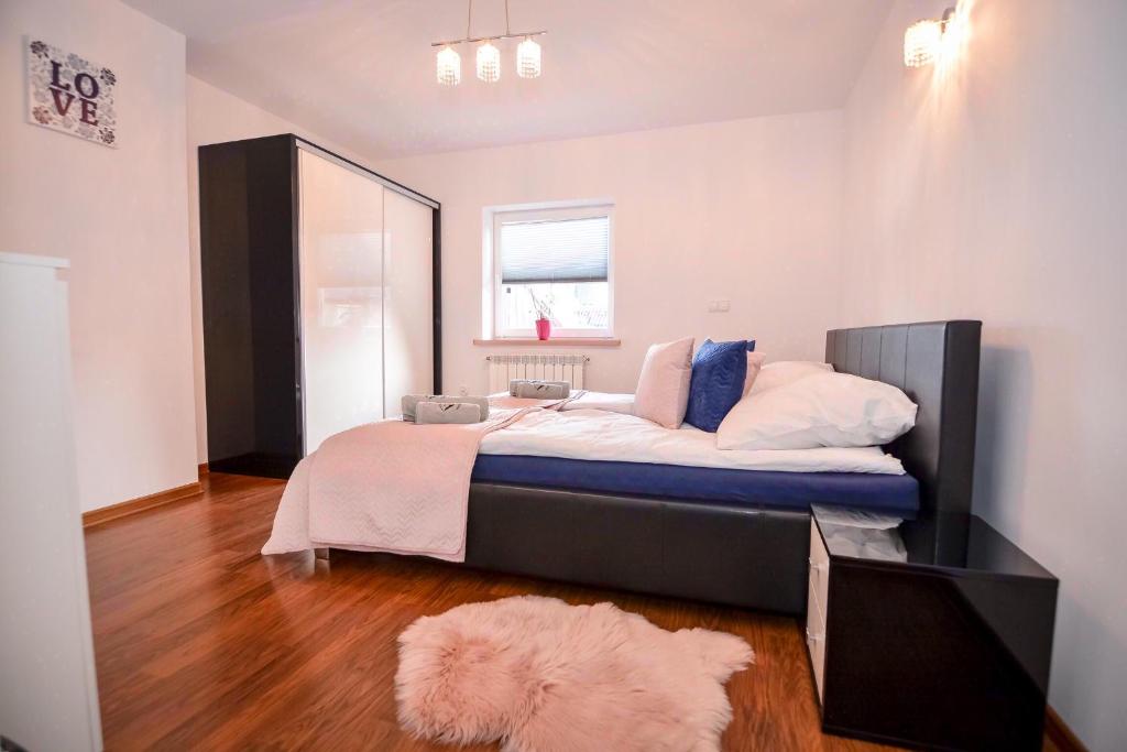 Posteľ alebo postele v izbe v ubytovaní Apartamenty Przystanek Bańska