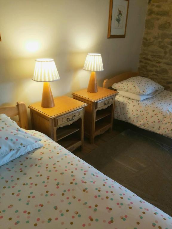 Beautiful 2 bed cottage with swimming pool - Maison De Deux Chambres