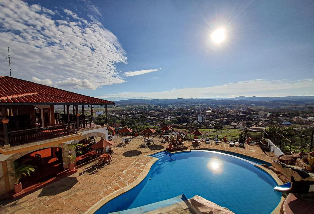 O vedere a piscinei de la sau din apropiere de Hotel Las Rocas Resort Villanueva
