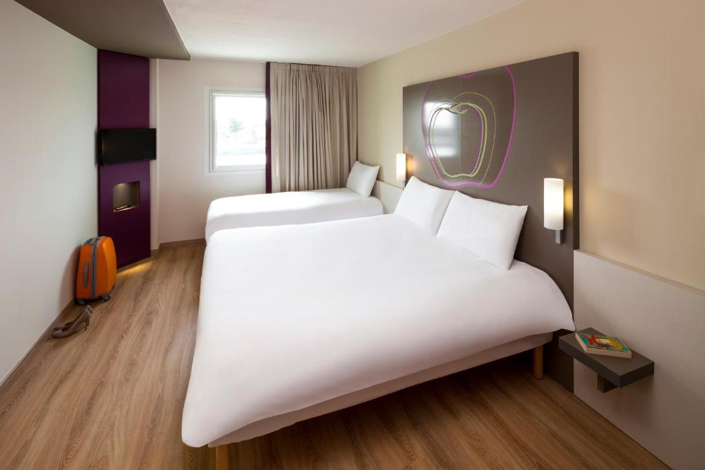 Postel nebo postele na pokoji v ubytování Hotel Ibis Styles Lleida Torrefarrera
