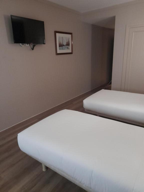 Rúm í herbergi á HMC K-ena