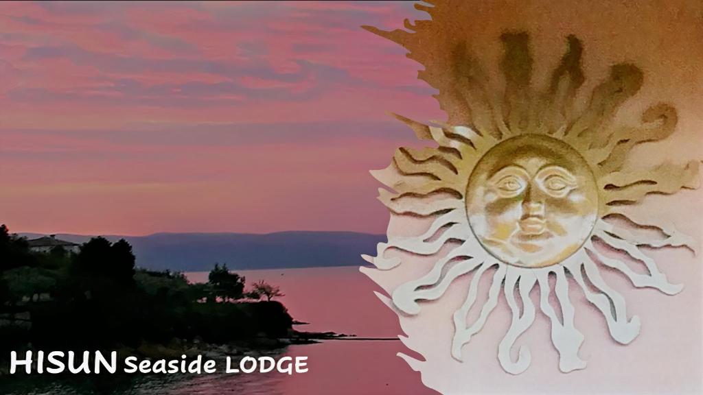 卡多加茲亞的住宿－HIsun 4 Seasons Seaside Luxurious Maisonette，太阳画,背景是日落