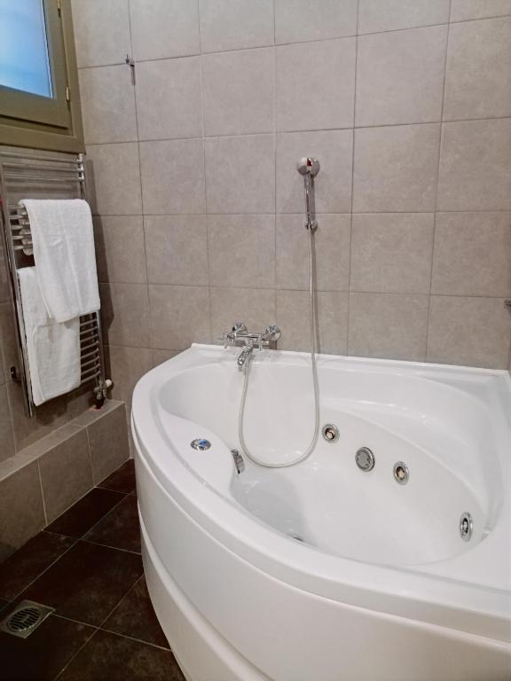 Kúpeľňa v ubytovaní HIsun 4 Seasons Seaside Luxurious Maisonette