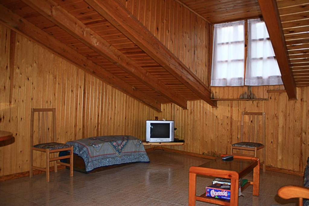 TV a/nebo společenská místnost v ubytování Hostal Casa Lacreu
