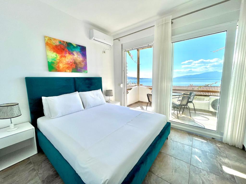 Sunny Bay Apartments - Image 2