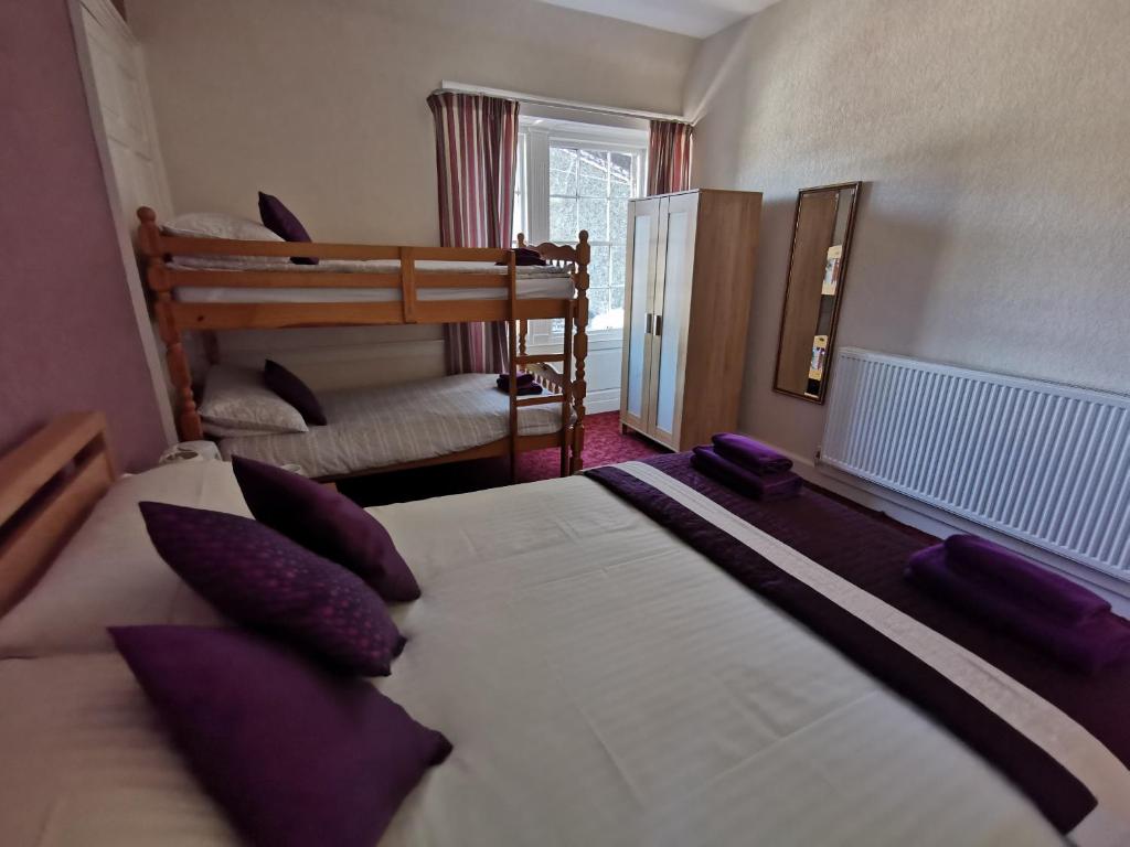 St Ronan's Hotel - Comfort Quadruple Room