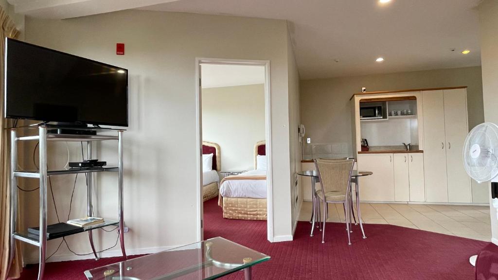 Kuchyň nebo kuchyňský kout v ubytování Chantillys Motor Lodge