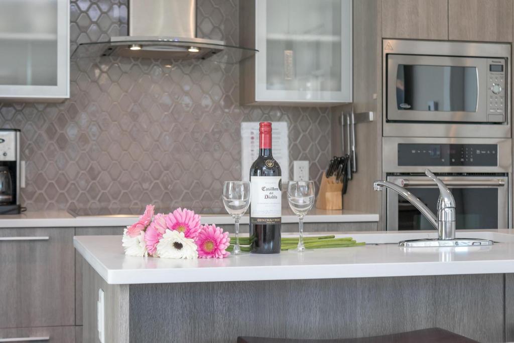 Gorgeous Downtown Hideaway – Photos 1