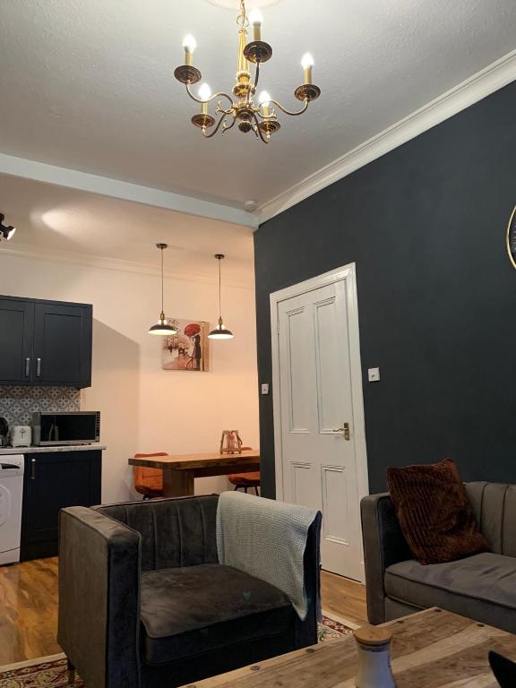 Glamours stylish Victorian apartment near city centre - Housity