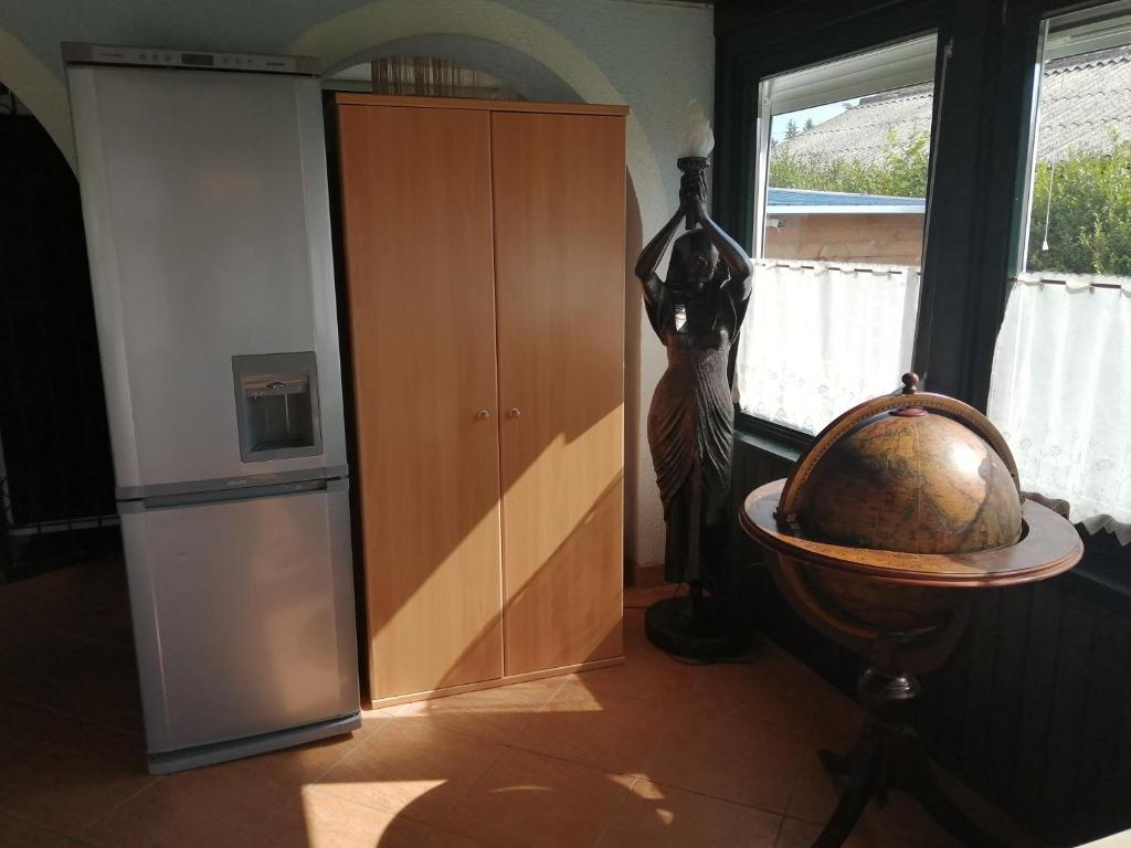 Fotografia z galérie ubytovania schönes Ferienhaus mit grossen Pool 250 m vom Balaton v destinácii Balatonmáriafürdő