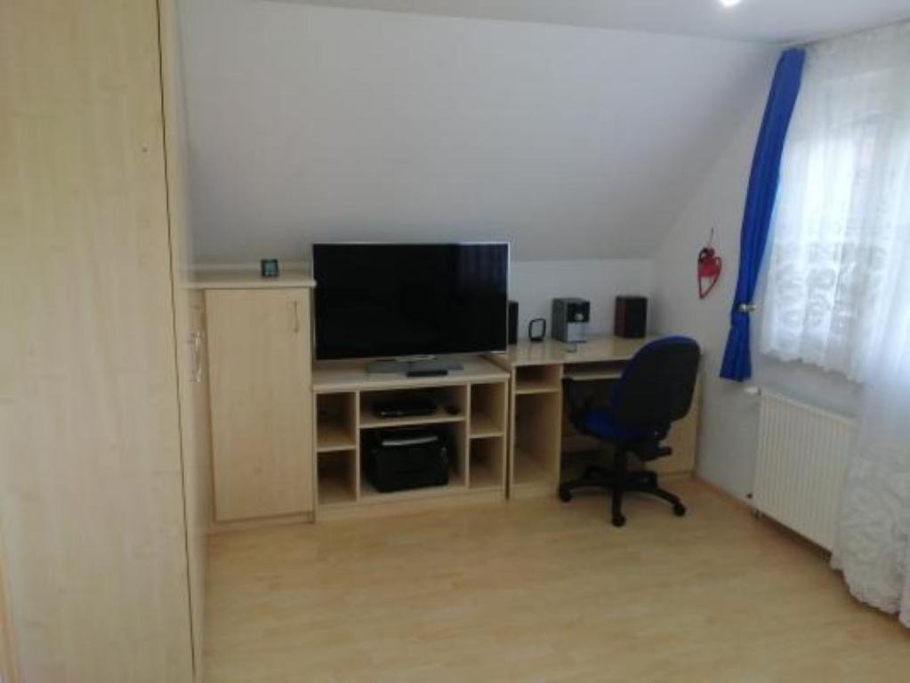 Televízia a/alebo spoločenská miestnosť v ubytovaní schönes Ferienhaus mit grossen Pool 250 m vom Balaton