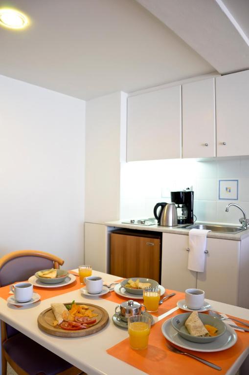 Athena Hotel - Studio (1-3 Adults)