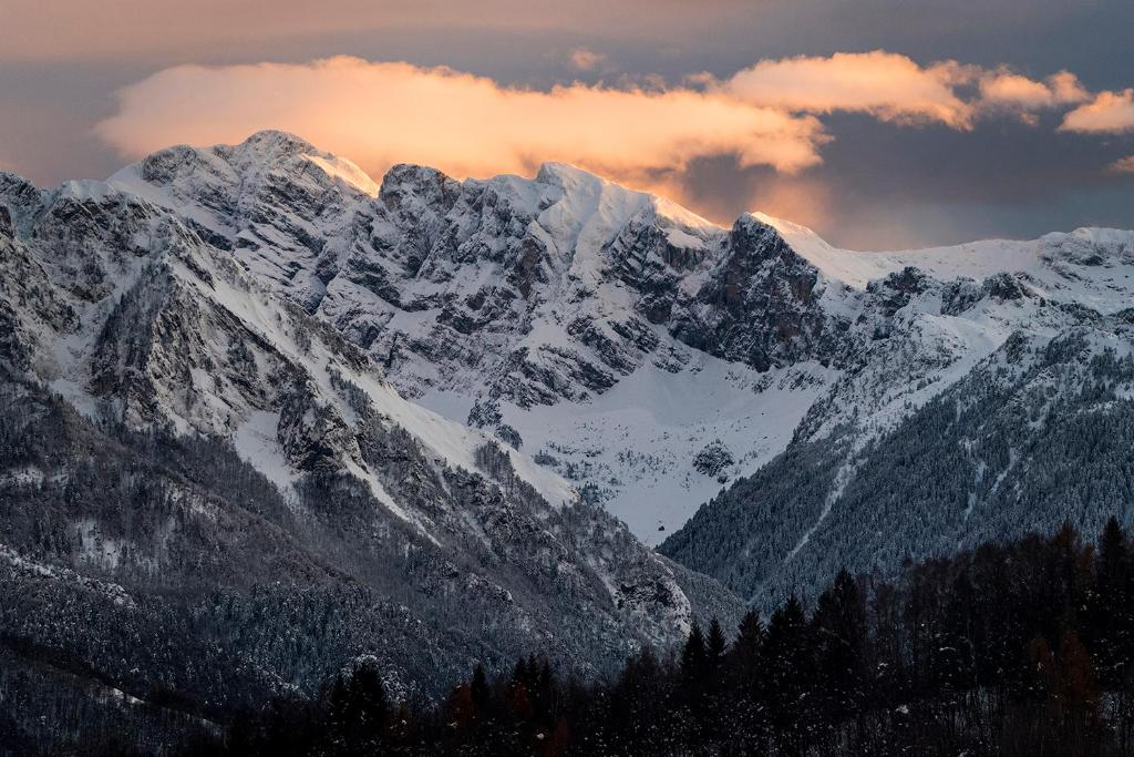 Nespecifikovaný výhled na hory nebo výhled na hory při pohledu z bed and breakfast