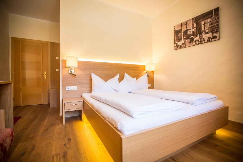 Postel nebo postele na pokoji v ubytování Hotel Ansitz Gamp