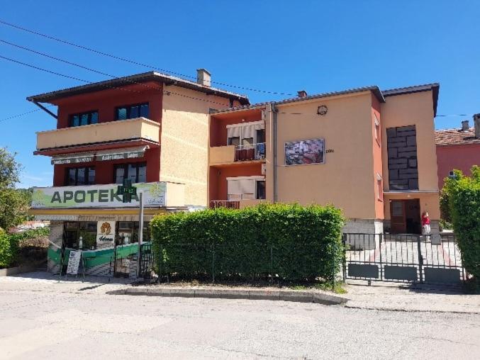 a building with a fence in front of it at Smeštaj Luka in Soko Banja