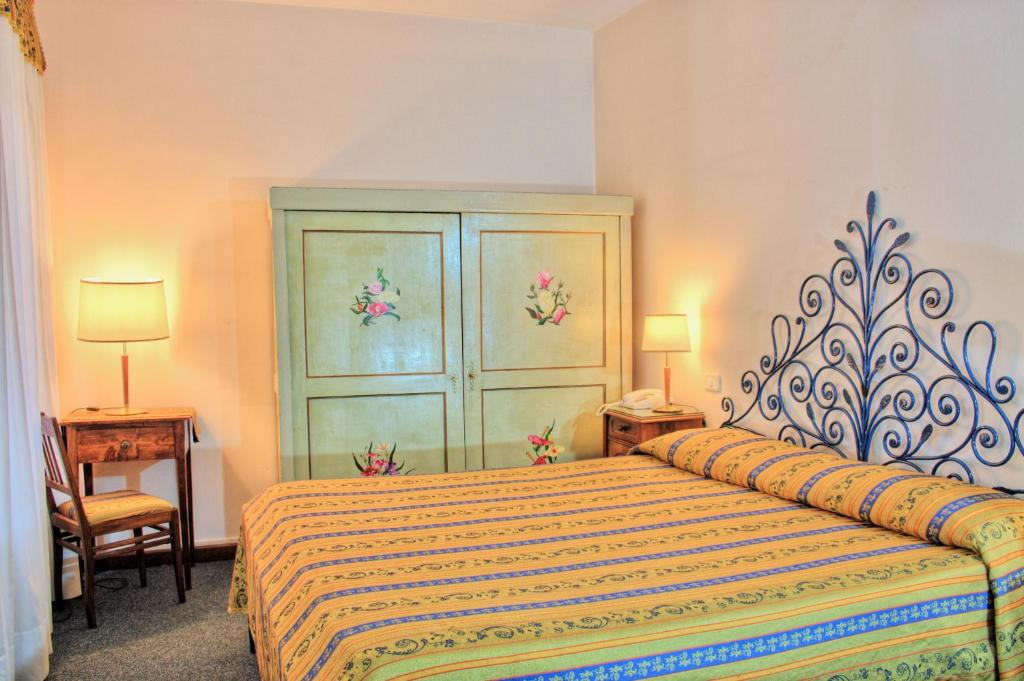 Posteľ alebo postele v izbe v ubytovaní Hotel Torcolo "Residenze del Cuore"