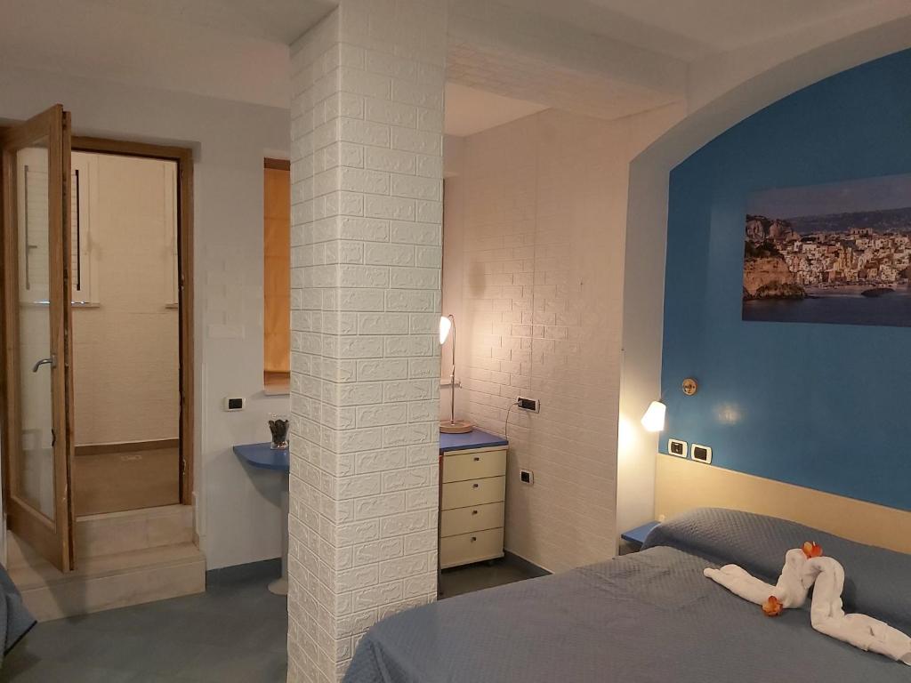 Postel nebo postele na pokoji v ubytování Lido Di Procida Guest House