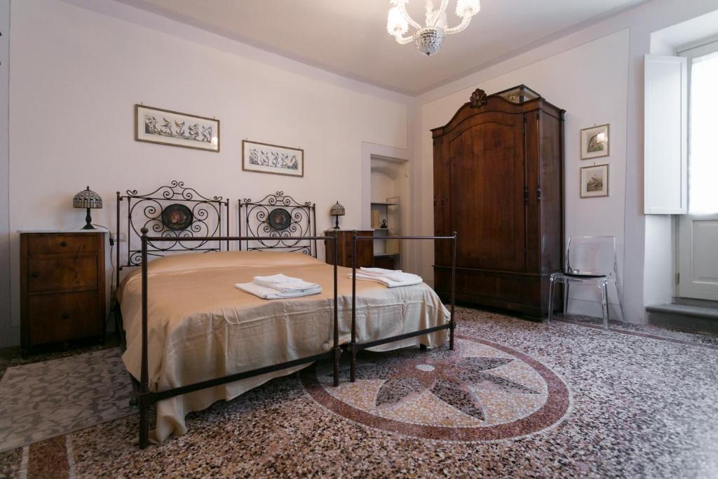 Łóżko lub łóżka w pokoju w obiekcie Relais Pacinotti Apartments