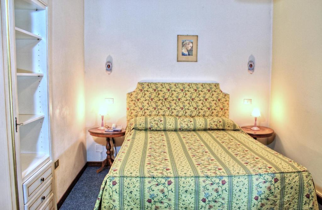 Posteľ alebo postele v izbe v ubytovaní Hotel Torcolo "Residenze del Cuore"