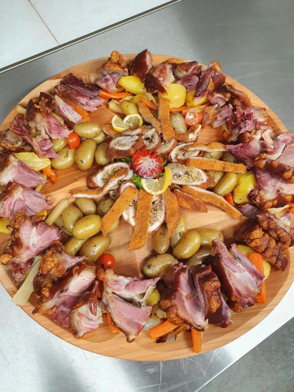 Jedlo v ubytovaní bed & breakfast alebo blízkom okolí
